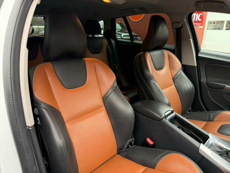 2018 Volvo V60 Cross Country T5 Premier