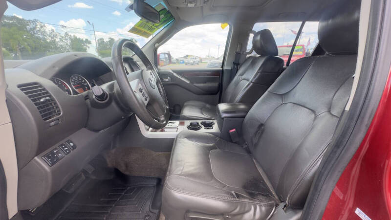 2012 Nissan Pathfinder LE