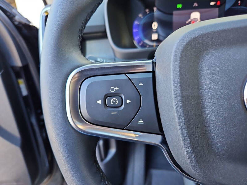 2024 Volvo XC40 B5 Plus Dark Theme