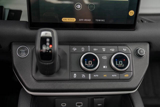 2022 Land Rover Defender 24