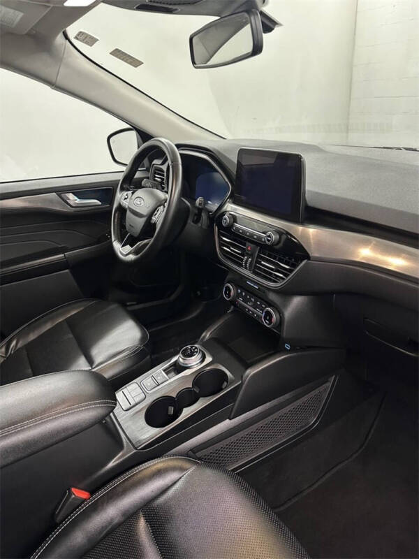 2022 Ford Escape Titanium