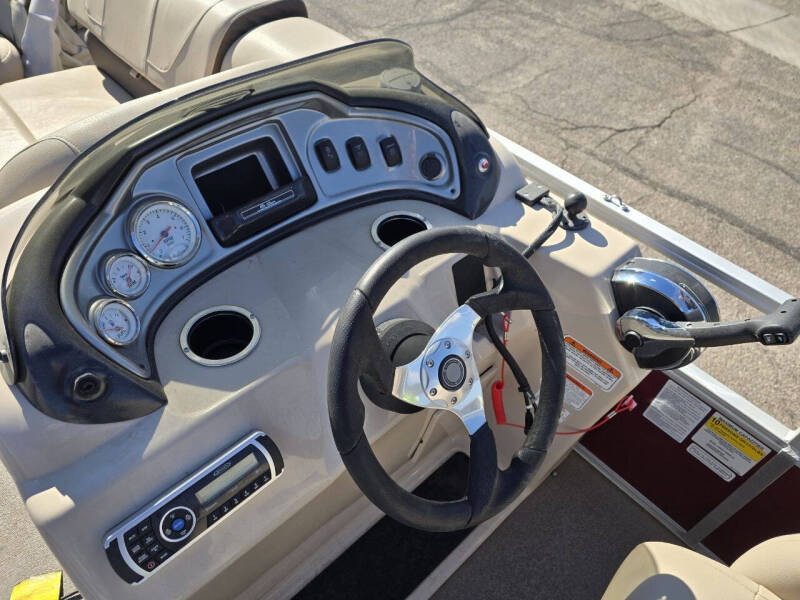 2018 Sun Tracker FISHING BARGE 20 DLX