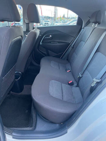 2016 Kia Rio 5-Door LX