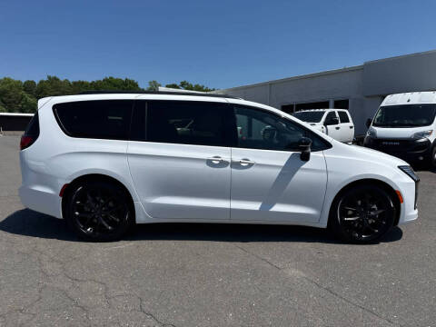 2027 Chrysler Pacifica Limited