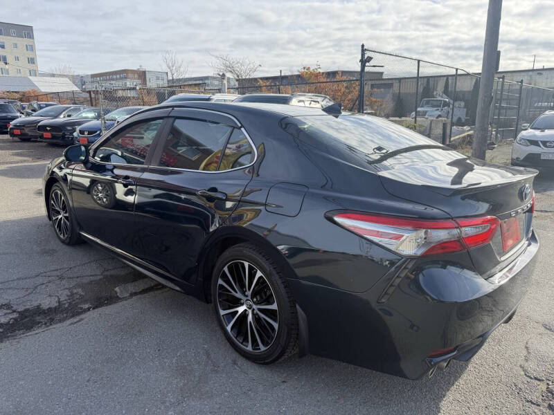 2019 Toyota Camry Hybrid SE