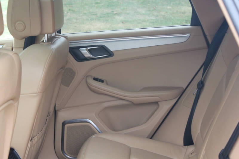 2015 Porsche Macan Turbo