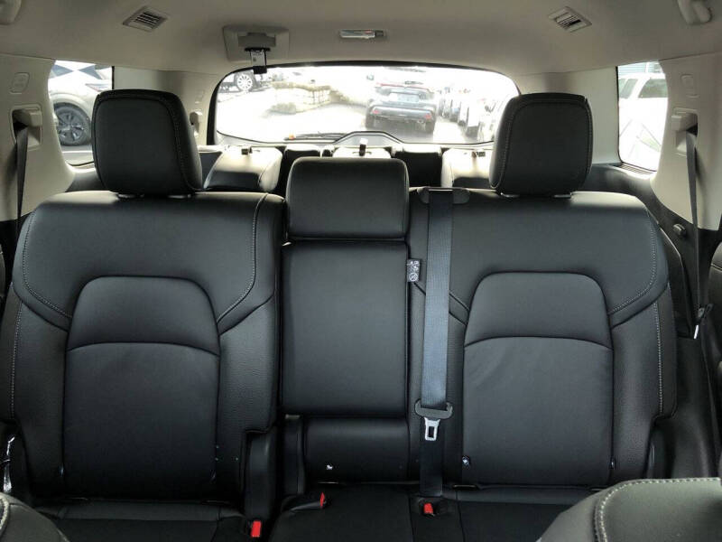 2025 Nissan Pathfinder SL