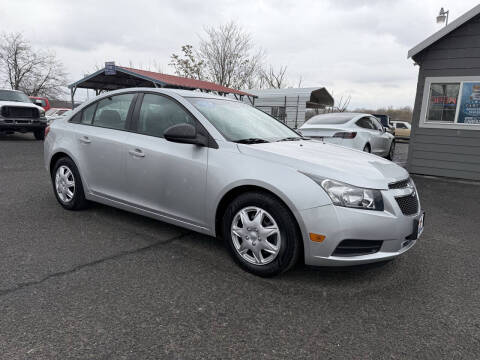 2013 Chevrolet Cruze for sale at GILBERT MOTORS USA LLC in Union Gap WA