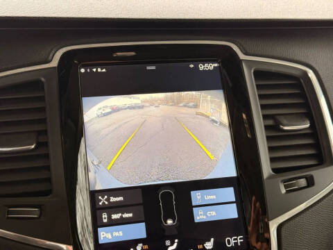 2020 Volvo XC90 T6 Momentum 6-Passenger