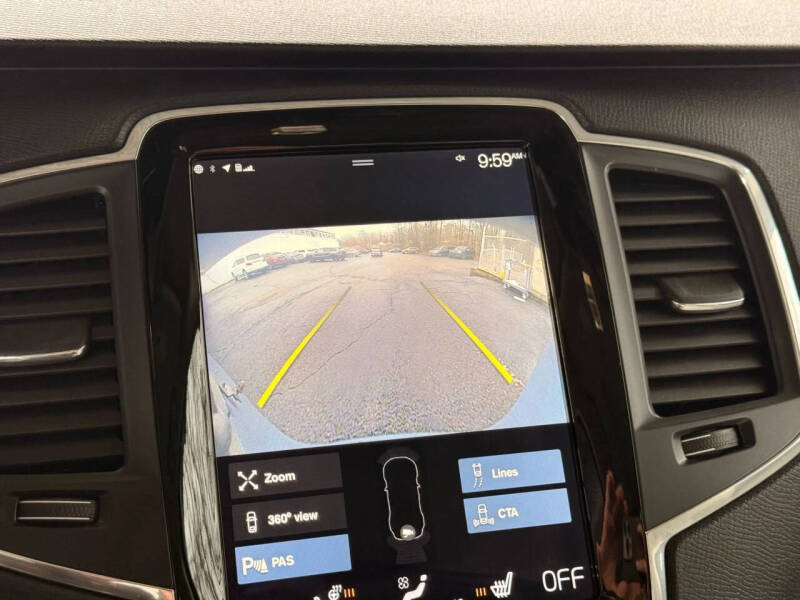 2020 Volvo XC90 T6 Momentum 6-Passenger