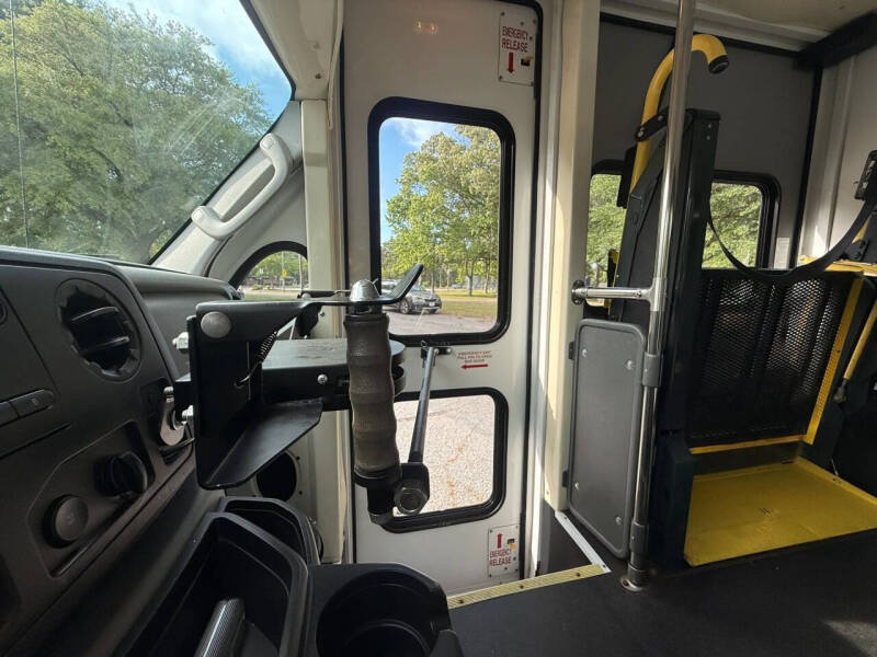 2011 Ford E-Series E-350 SD