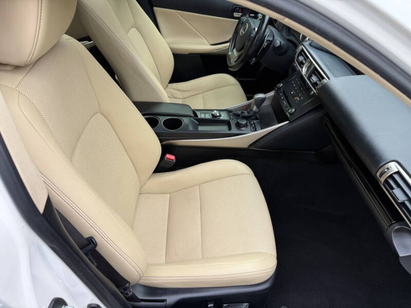 2016 Lexus IS 200t