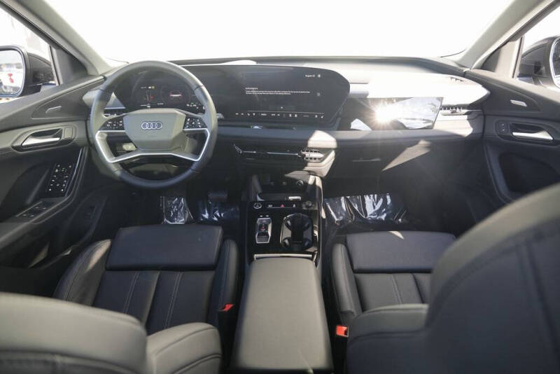 2025 Audi Q6 e-tron quattro Premium Plus