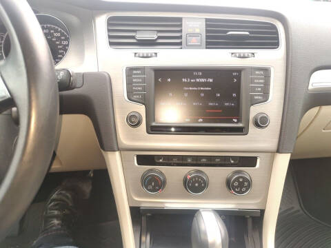 2016 Volkswagen Golf TSI SE