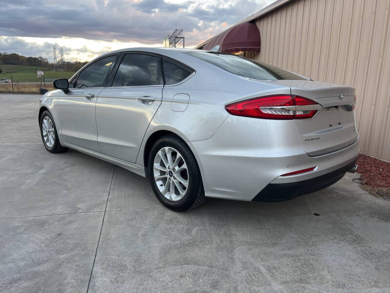 2019 Ford Fusion SE photo 4