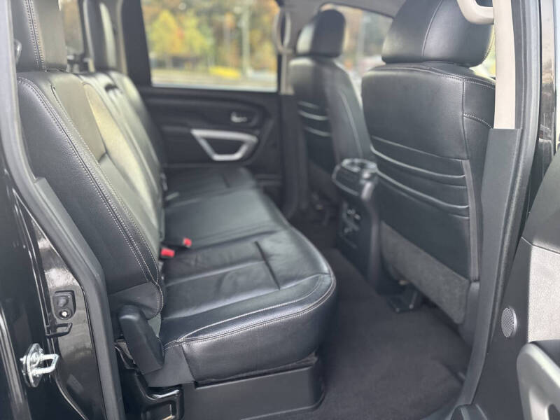 2017 Nissan Titan SL