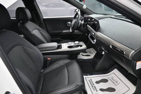 2025 Genesis GV60 Standard