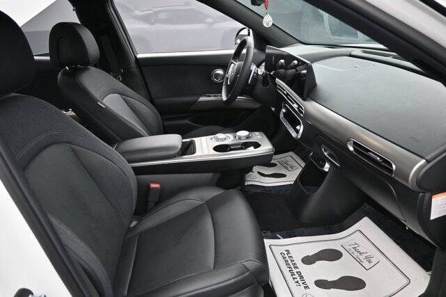 2025 Genesis GV60 Standard