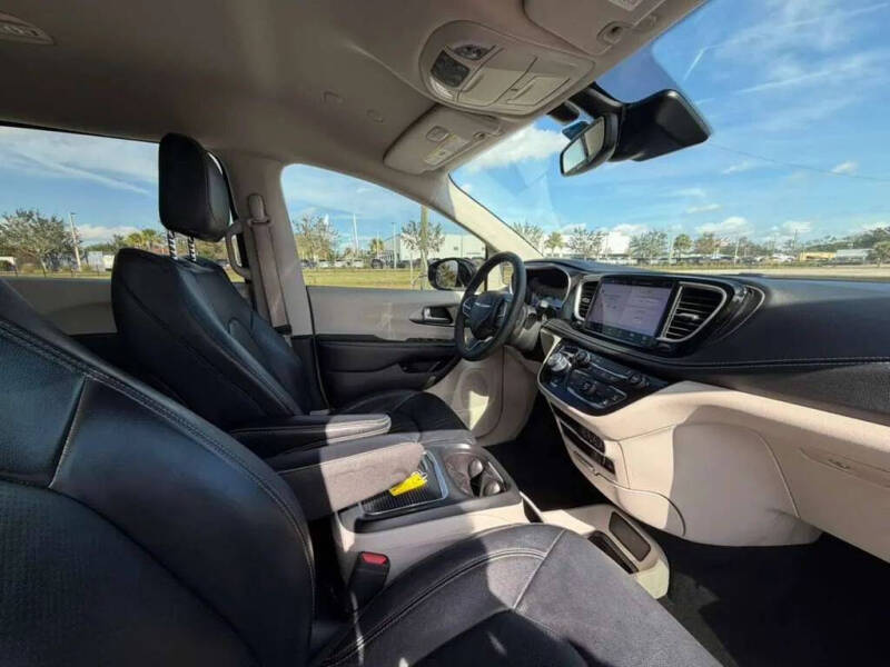 2022 Chrysler Pacifica Hybrid Touring L