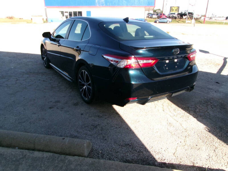 2020 Toyota Camry SE