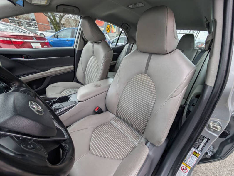 2019 Toyota Camry SE