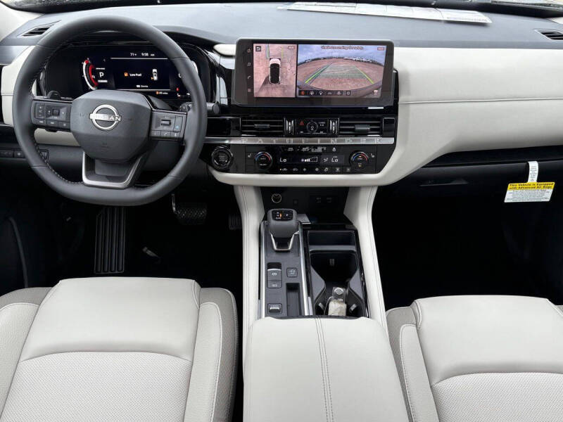 2026 Nissan Pathfinder SL