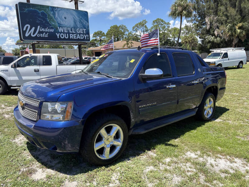 2013 Chevrolet Avalanche LS Black Diamond
