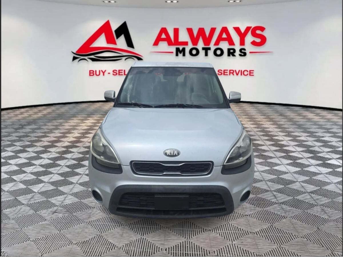 Silver 2013 Kia Soul Base 4dr Crossover 6A 2