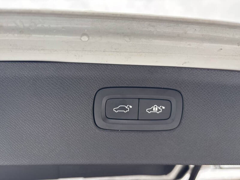 2023 Volvo XC90 B5 Core