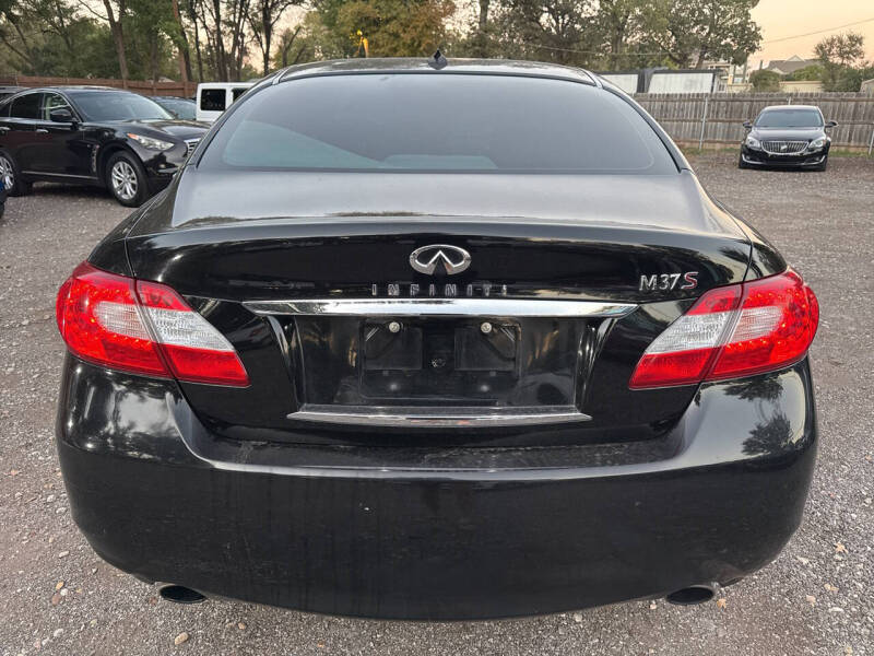 2012 Infiniti M37