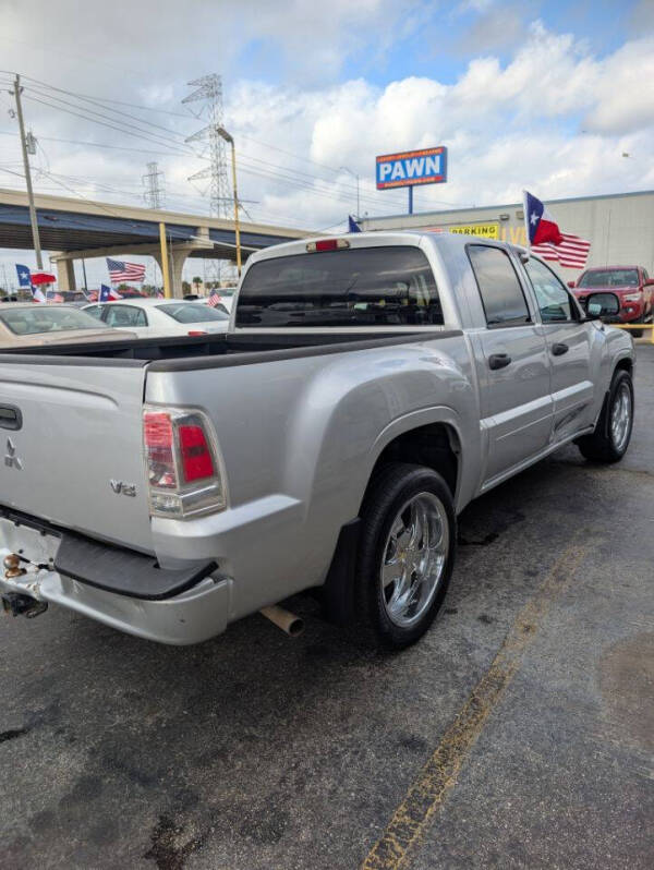 2006 Mitsubishi Raider XLS