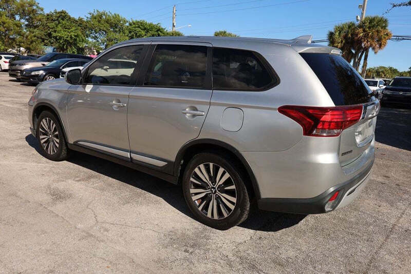 2019 Mitsubishi Outlander SE