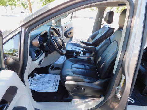 2017 Chrysler Pacifica Touring-L