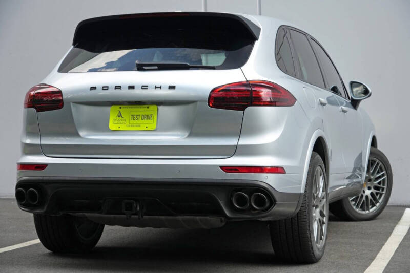 2017 Porsche Cayenne Platinum Edition