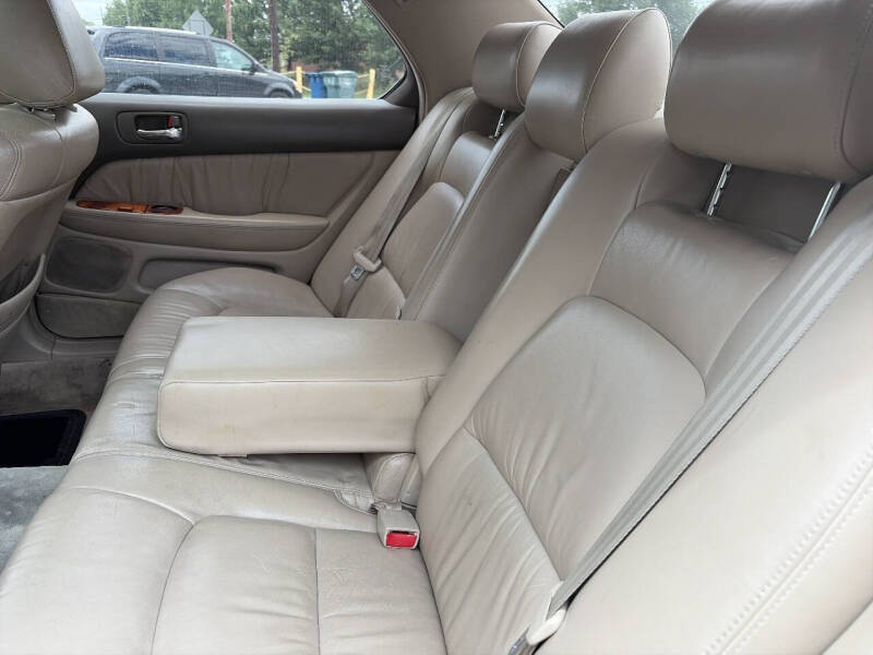 2000 Lexus LS 400
