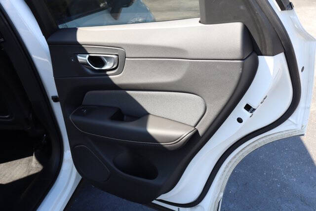 2024 Volvo XC60 Recharge T8 Ultimate Dark Theme