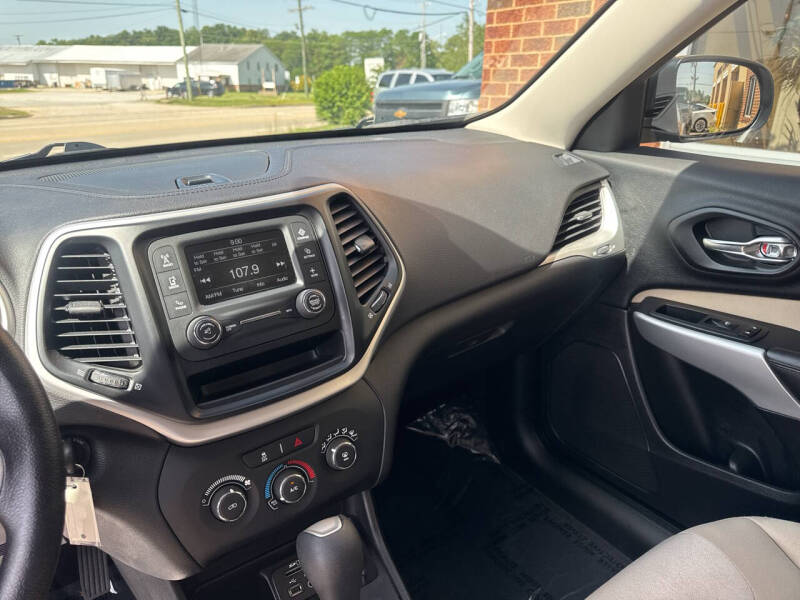 2017 Jeep Cherokee Sport