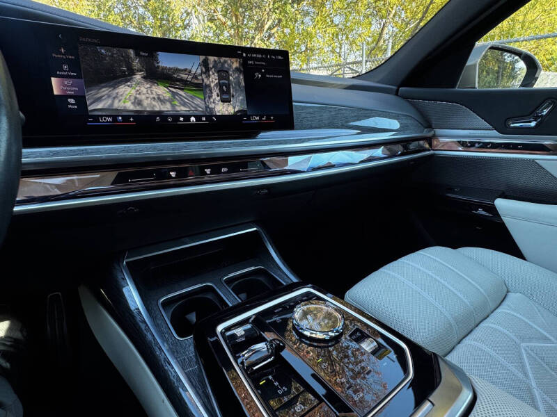 2023 BMW 7 Series 740i