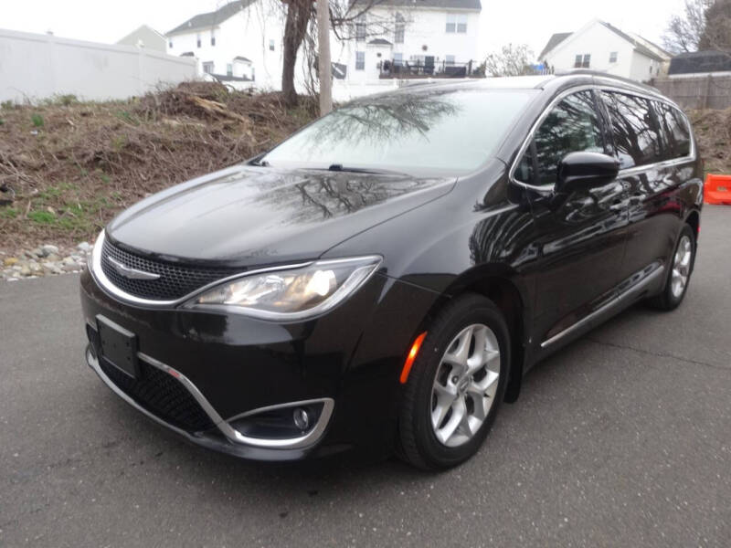 2017 Chrysler Pacifica Touring-L