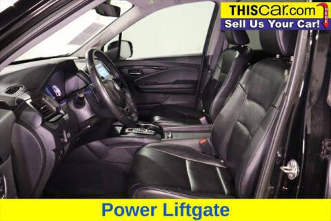 2019 Honda Pilot Touring w/Rear Captain's Chairs