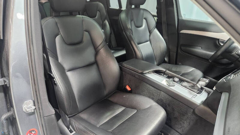 2018 Volvo XC90 T5 Momentum 7-Passenger