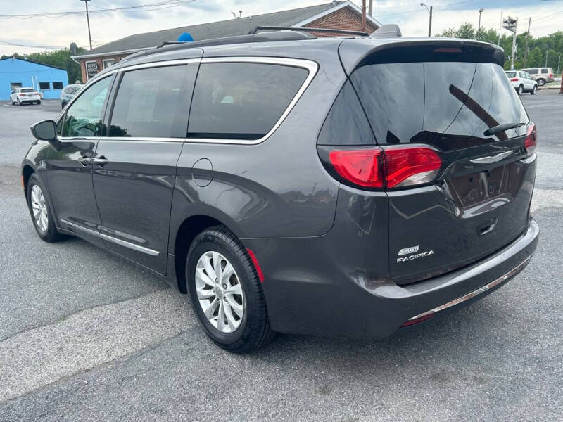 2017 Chrysler Pacifica Touring Plus