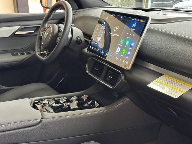 2025 VinFast VF8 Plus