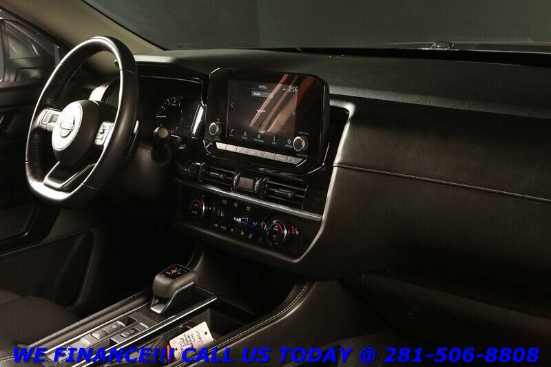 2023 Nissan Pathfinder SV