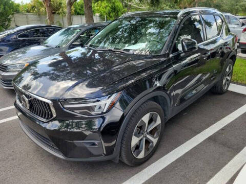 2023 Volvo XC40 B5 Plus Bright Theme