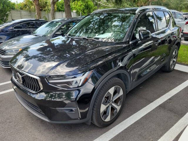 2023 Volvo XC40 B5 Plus Bright Theme