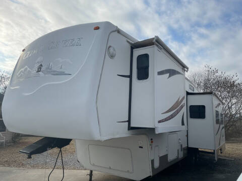 2005 Forest River Cedar Creek for sale at Autoway Auto Center in Sevierville TN