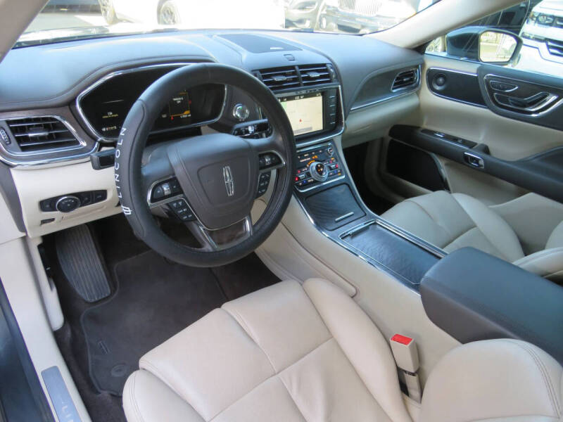 2017 Lincoln Continental Select