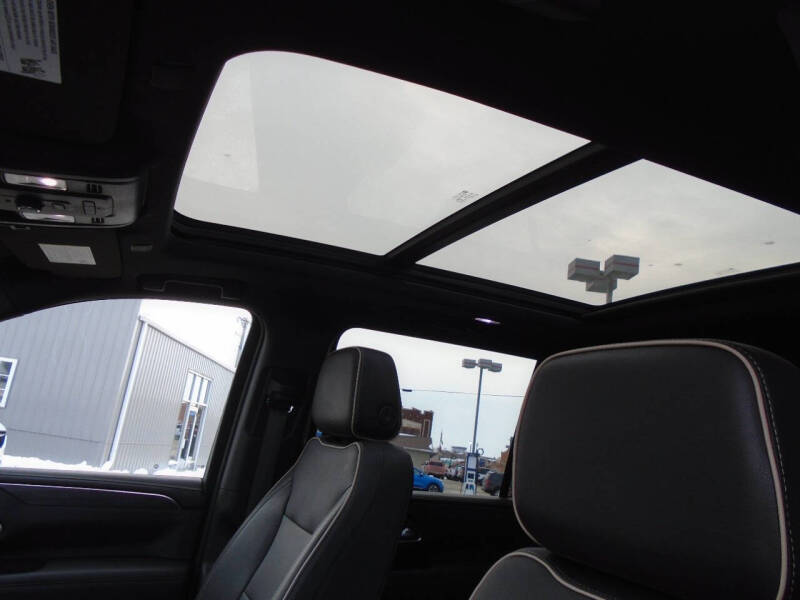 2023 GMC Yukon XL SLT