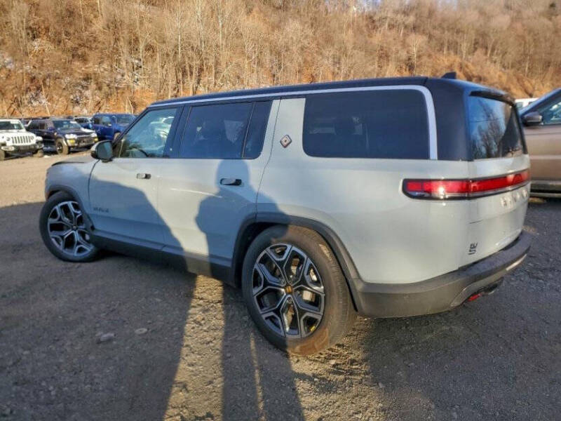 2025 Rivian R1S
